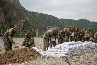 队报：恩里克没把姆巴佩放在他喜欢的位置上，这让球员感到沮丧